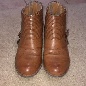 Pink & Pepper brown ankle booties